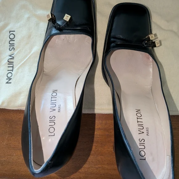 Louis Vuitton Black Leather Charmed Cube Vintage Pumps. SZ 6.5. - Picture 6 of 10